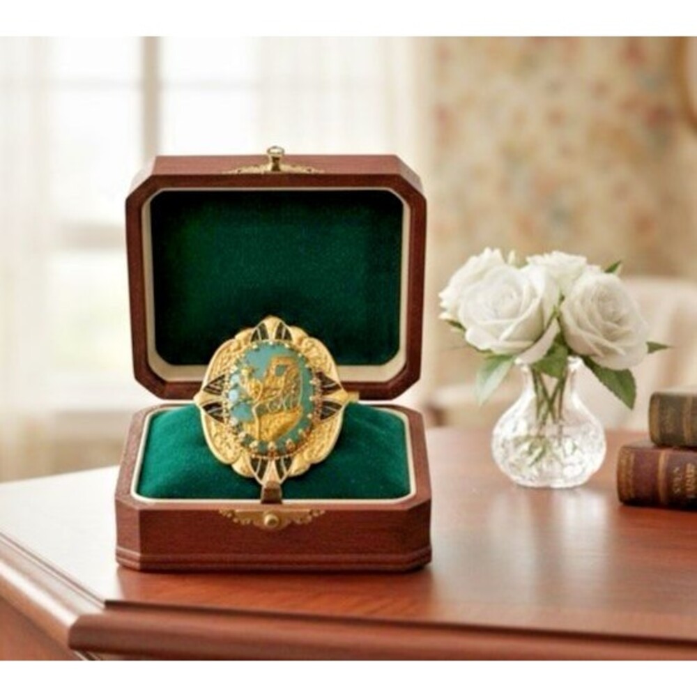 Vintage Gold Tone Carriage Cameo Brooch 1.5” Ornate Scenic Design